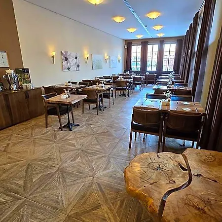 Zur Goldenen Sonne 酒店 奎德林堡